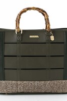 リヴァイモデルのバッグ。