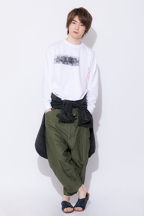 リヴァイモデルのサンダルの着用例。