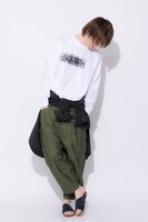 リヴァイモデルのサンダルの着用例。