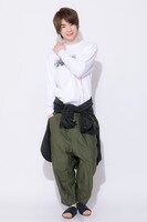 リヴァイモデルのサンダルの着用例。