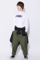 リヴァイモデルのサンダルの着用例。