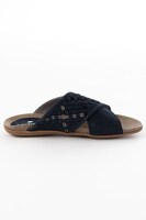 リヴァイモデルのサンダル。