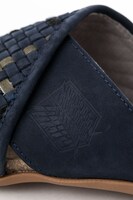 リヴァイモデルのサンダル。