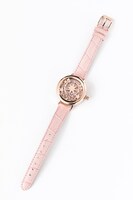 テーマ「Pink Blooming」の腕時計。