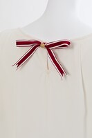 テーマ「Pink Blooming」のブラウス。