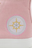 テーマ「Clear Blooming」のスニーカー。