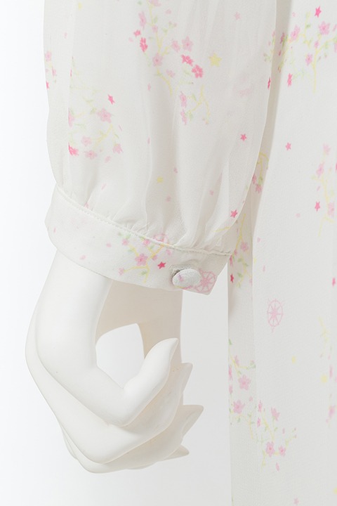 テーマ「Clear Blooming」のシフォンガウン。