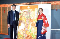 「au×ちはやふる 応援キャンペーン　リアル脱出ゲーム『新設かるた部廃部の危機からの脱出』オープニングイベント」より、左からKDDIの圓谷道成氏、須藤凜々花。