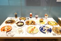 「ヒルズ カフェ/スペース」で販売されるコラボメニュー。