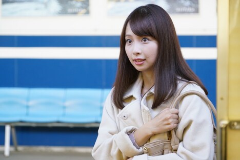 華村あすか扮する甲田美沙子。