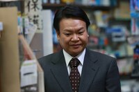 星田英利扮する小田三紀彦。