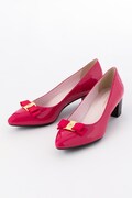 テーマ「Pink Blooming」のパンプス。