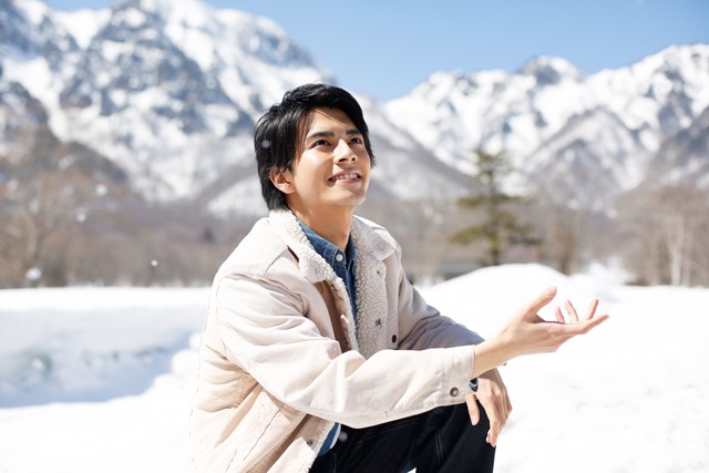 中尾暢樹扮する新保大也。