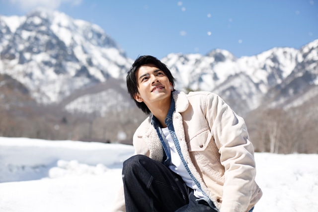 中尾暢樹扮する新保大也。