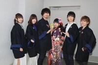 左から沼倉愛美、加隈亜衣、小西克幸、東山奈央、土岐隼一、内田雄馬。