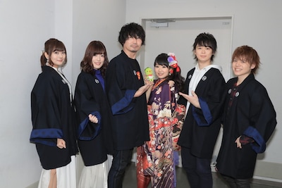 左から沼倉愛美、加隈亜衣、小西克幸、東山奈央、土岐隼一、内田雄馬。