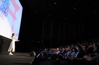 EDテーマ「彩 –color-」を歌唱する沼倉愛美。