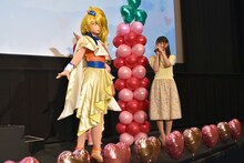 名乗りを披露する小倉唯とキュアエトワール。