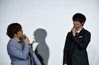 左から三木孝浩監督、中川大志。