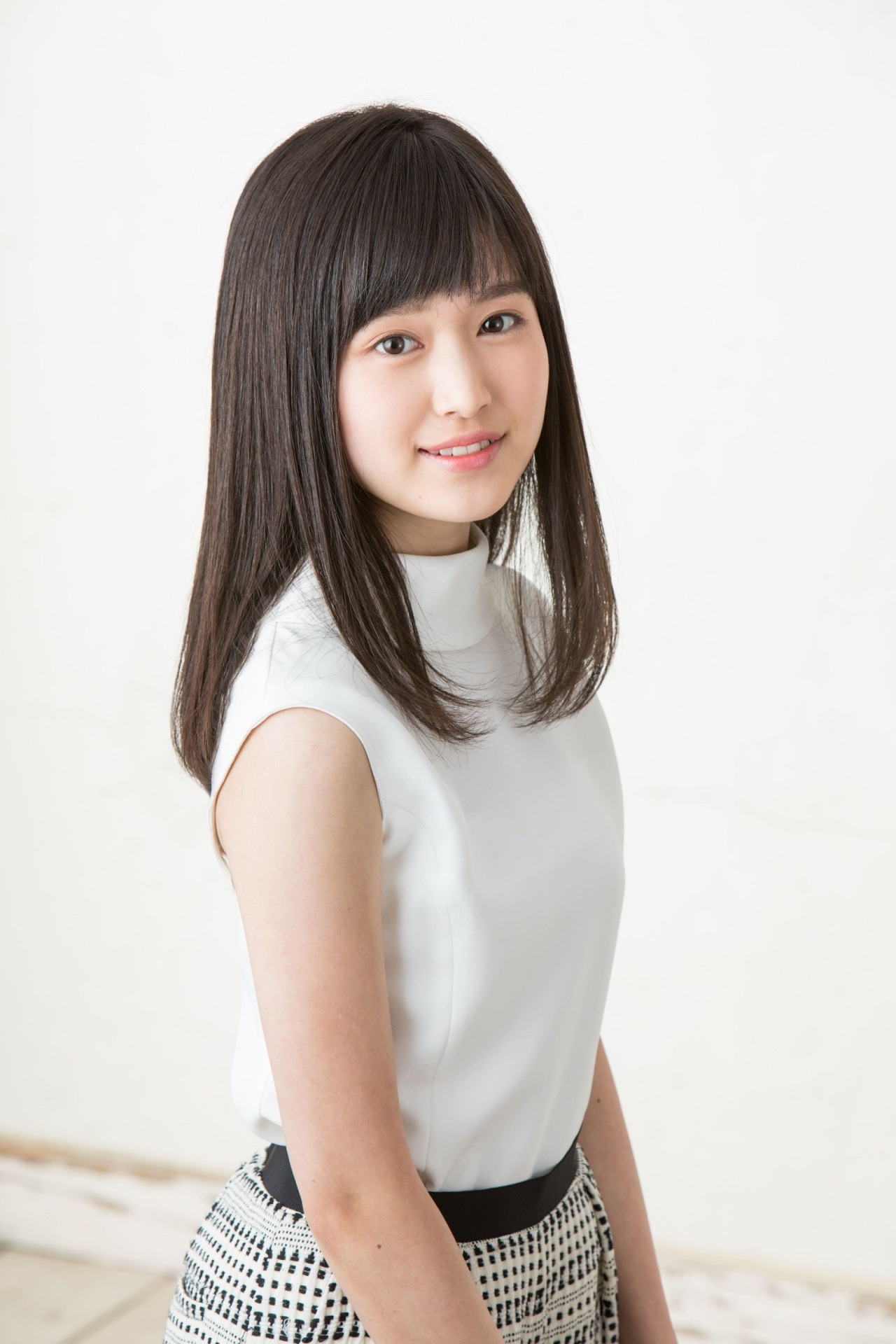 夏穂役の福本莉子。