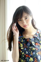 柴門秋香役の新川優愛。