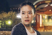 蒼井優扮する中野靖子。