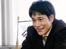 松山ケンイチ扮する神保和夫。