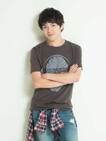 丸福役の月岡弘一。