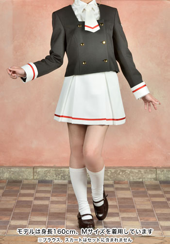 友枝中学校女子制服の着用例。