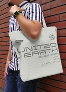 「地球連合軍アラトラム号 ラージトート」の着用画像。