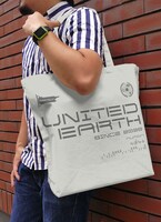 「地球連合軍アラトラム号 ラージトート」の着用画像。