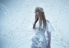 オープニング主題歌「VORACITY」を歌うMYTH ＆ ROID。