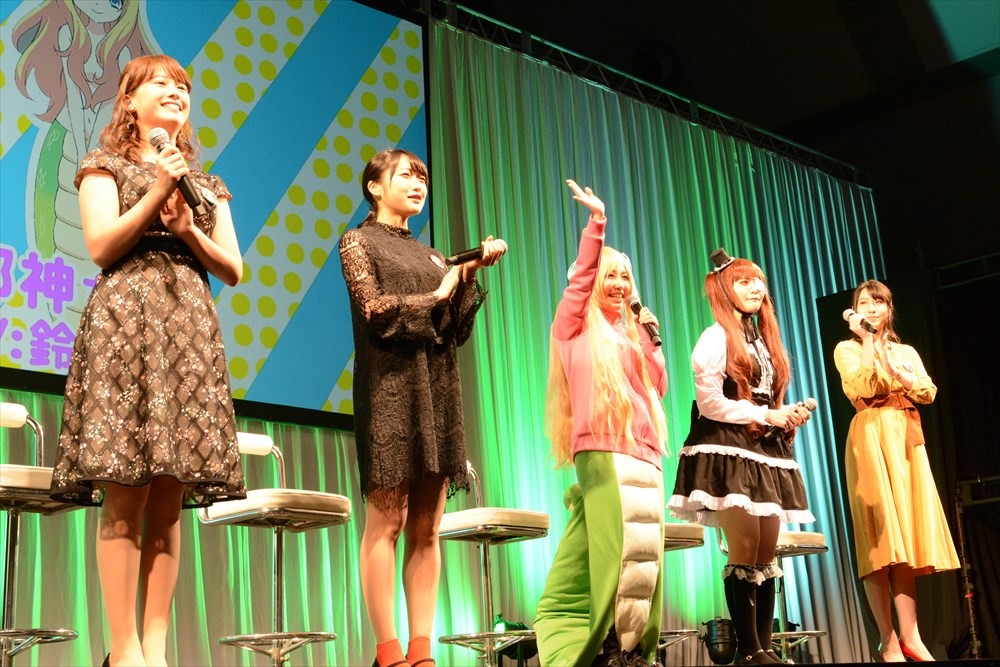 イベントの様子。左から小坂井祐莉絵、久保田未夢、鈴木愛奈、大森日雅、小見川千明。