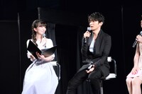 左から飯野美紗子、津田健次郎。