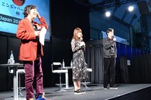 劇場アニメ「ニンジャバットマン」トークショーの様子。左からMCの杉山すぴ豊、加隈亜衣、岩浪美和。