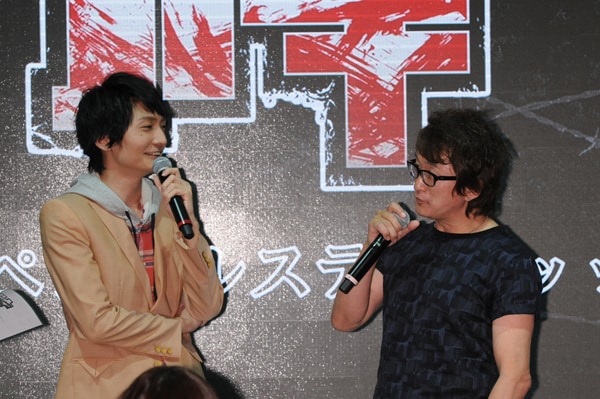 左から島崎信長、板垣恵介。