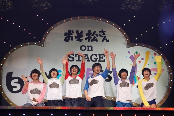 「おそ松さん on STAGE ～SIX MEN’S FESTIVAL～」の様子。