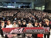 左から保志総一朗、戸松遥、悠木碧、佐藤利奈、福山潤、杉田智和、大谷育江、水樹奈々、宮野真守。