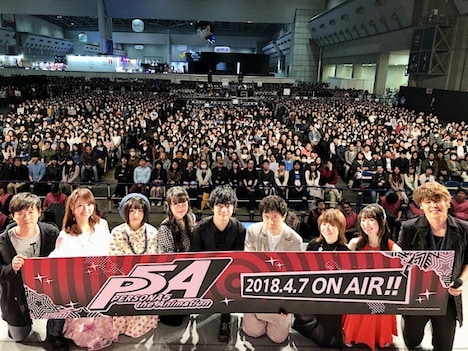 左から保志総一朗、戸松遥、悠木碧、佐藤利奈、福山潤、杉田智和、大谷育江、水樹奈々、宮野真守。