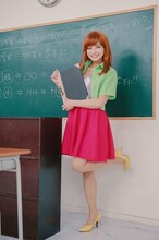 片岡沙耶演じる麻衣マチコのビジュアル。