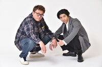 左から福田雄一監督、三橋貴志役の賀来賢人。