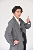 三橋貴志役の賀来賢人。