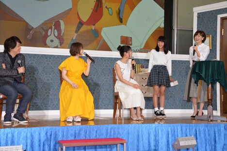 依頼人の質問に答える登壇者たち。