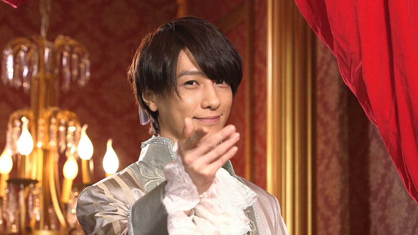NHK Eテレ「マリーの知っとこ！ジャポン」第1話より、鈴木拡樹扮するギャブリエル。（写真提供：NHK）