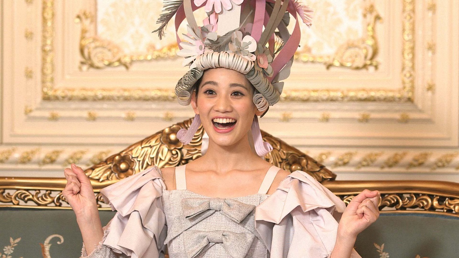 NHK Eテレ「マリーの知っとこ！ジャポン」第1話より、秋本帆華扮するマリー。（写真提供：NHK）