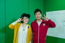 左から久保ミツロウ、有野晋哉。