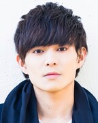 ハウザー役の川隅美慎。