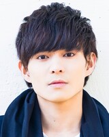 ハウザー役の川隅美慎。