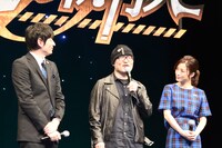 左から博多大吉、青山剛昌、上戸彩。