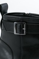 アンツィオ高校モデルのブーツ。